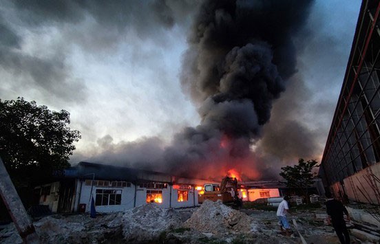 Cháy lớn tại doanh nghiệp dệt may có số lượng công nhân lớn nhất Thừa Thiên-Huế ảnh 5 Cháy lớn tại doanh nghiệp dệt may có số lượng công nhân lớn nhất Thừa Thiên – Huế ảnh 5