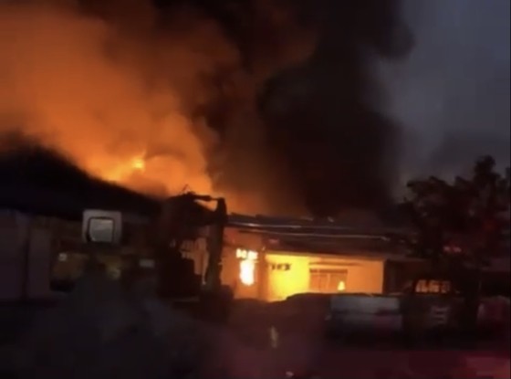 Cháy lớn tại doanh nghiệp dệt may có số lượng công nhân lớn nhất Thừa Thiên-Huế ảnh 1 Cháy lớn tại doanh nghiệp dệt may có số lượng công nhân lớn nhất Thừa Thiên – Huế ảnh 1