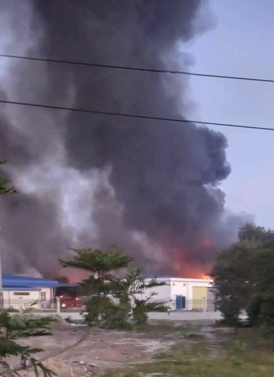 Cháy lớn tại doanh nghiệp dệt may có số lượng công nhân lớn nhất Thừa Thiên-Huế ảnh 2 Cháy lớn tại doanh nghiệp dệt may có số lượng công nhân lớn nhất Thừa Thiên – Huế ảnh 2