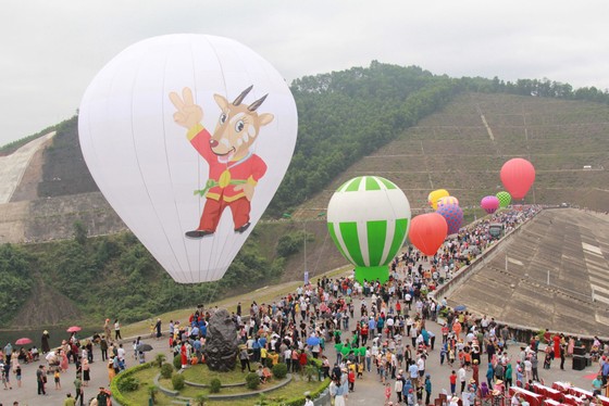 Hà Tĩnh: Trình diễn bay khinh khí cầu chào mừng SEA Games 31 ảnh 1 Hà Tĩnh: Trình diễn bay khinh khí cầu chào mừng SEA Games 31 ảnh 1