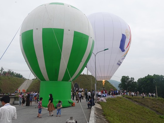 Hà Tĩnh: Trình diễn bay khinh khí cầu chào mừng SEA Games 31 ảnh 16 Hà Tĩnh: Trình diễn bay khinh khí cầu chào mừng SEA Games 31 ảnh 16