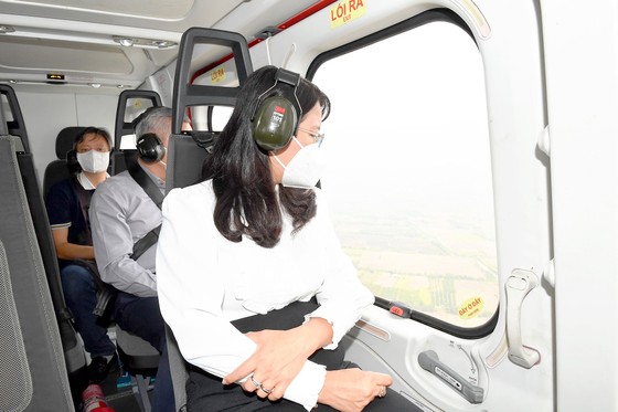Đặt tour ngắm TPHCM bằng máy bay trực thăng ảnh 2 Rục rịch đặt tour ngắm TPHCM bằng máy bay trực thăng ảnh 1