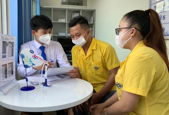 Người lao động chật vật trong cơn 'bão giá' ảnh 2