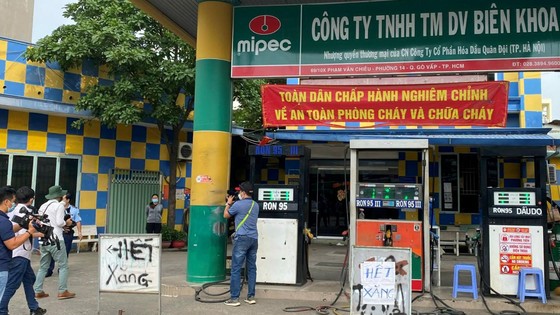 Ra quân kiểm tra các cửa hàng xăng dầu ảnh 2 Ra quân kiểm tra các cửa hàng xăng dầu ảnh 1