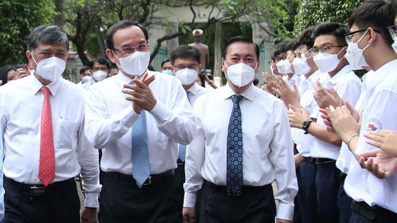 Dạy học sinh trung thực và nhân ái ảnh 3