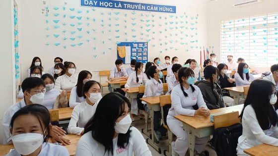 Lớp học thân thiện qua những cánh hạc ảnh 2 Lớp học thân thiện qua những cánh hạc ảnh 1