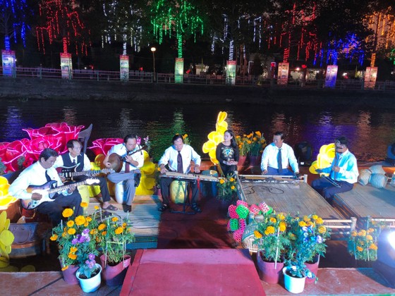 Trăm năm vọng lại tiếng đờn - Còn thương hai tiếng tài tử ảnh 2 Trăm năm vọng lại tiếng đờn - Bài 1: Còn thương hai tiếng tài tử ảnh 1