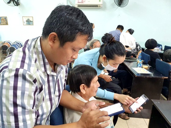 Đẩy mạnh chuyển đổi số, xây dựng đô thị thông minh - Bài 1: Nhiều tiện ích 'một chạm' ảnh 1