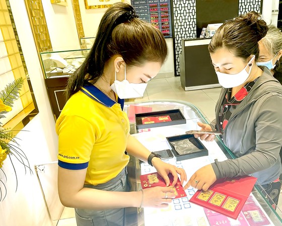 Giá vàng 'nhảy múa' ảnh 1