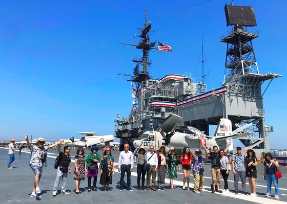 Du khách nhộn nhịp xuất ngoại ảnh 2 Du khách nhộn nhịp xuất ngoại ảnh 1