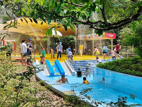 Thảo Cầm viên Sài Gòn nhộn nhịp khách hè ảnh 5 Thảo Cầm viên Sài Gòn nhộn nhịp khách hè ảnh 4