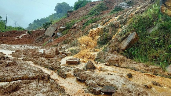 Sạt lở, ngập lụt từ rừng xuống biển - Đi qua miền sạt lở, lũ quét ảnh 2 Sạt lở, ngập lụt từ rừng xuống biển - Bài 1: Đi qua miền sạt lở, lũ quét ảnh 2