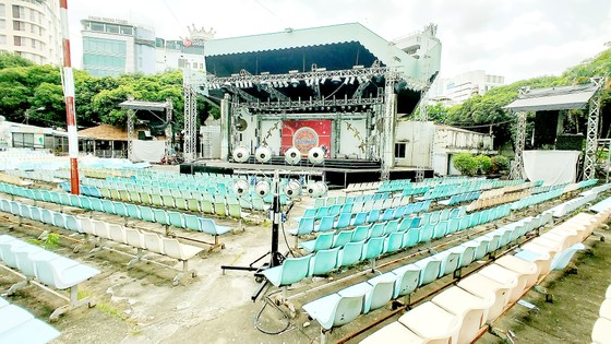 Tụ điểm ca nhạc thoái trào - Thời chỉ có tụ điểm ảnh 2 Tụ điểm ca nhạc thoái trào - Thời chỉ có tụ điểm ảnh 2