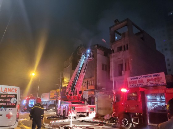 Bình Dương: Cháy quán karaoke, ít nhất 7 người thương vong ảnh 2