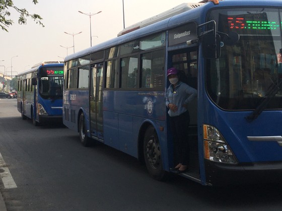 Kẹt xe nghiêm trọng trên tuyến xa lộ Hà Nội ảnh 3