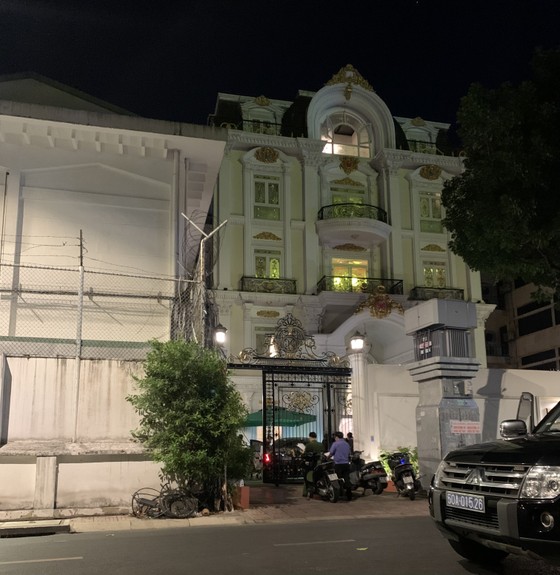 Những lùm xùm trước khi bà Nguyễn Phương Hằng bị khởi tố, bắt tạm giam ảnh 2 Những lùm xùm trước khi bà Nguyễn Phương Hằng bị khởi tố, bắt tạm giam ảnh 1