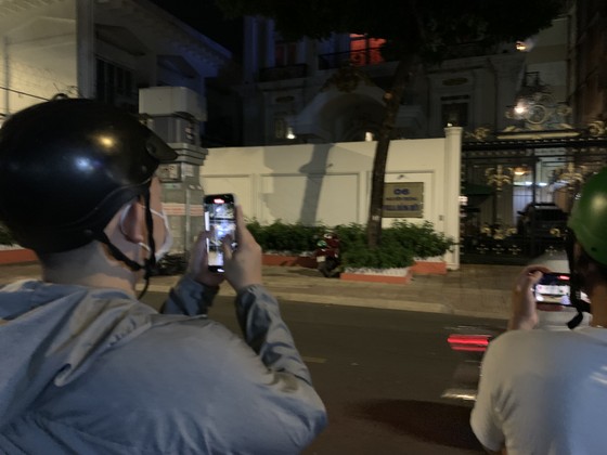 Công an thu nhiều vật chứng trong 2 căn nhà của bà Nguyễn Phương Hằng ảnh 6 Công an thu nhiều vật chứng trong 2 căn nhà của bà Nguyễn Phương Hằng ảnh 5