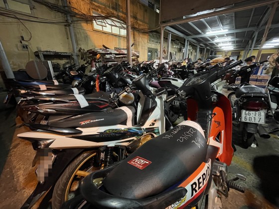 TPHCM: “Đi bão” sau trận chung kết, hơn 100 phương tiện bị tạm giữ ảnh 9