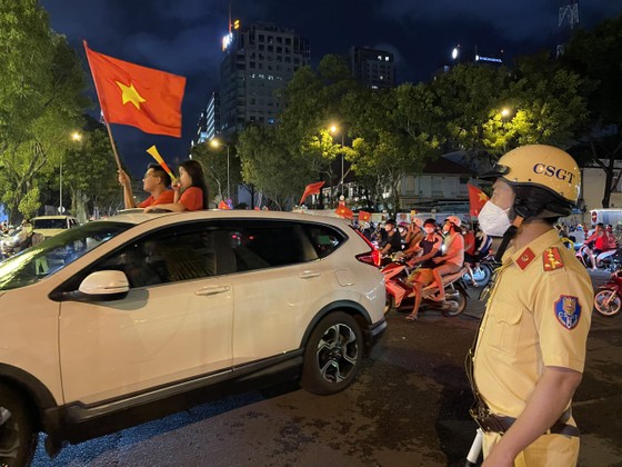 TPHCM: “Đi bão” sau trận chung kết, hơn 100 phương tiện bị tạm giữ ảnh 5