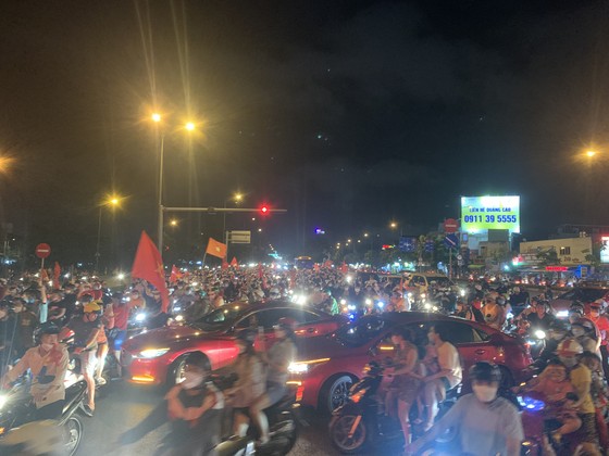 TPHCM: “Đi bão” sau trận chung kết, hơn 100 phương tiện bị tạm giữ ảnh 2