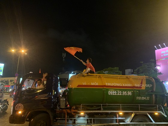 TPHCM: “Đi bão” sau trận chung kết, hơn 100 phương tiện bị tạm giữ ảnh 4