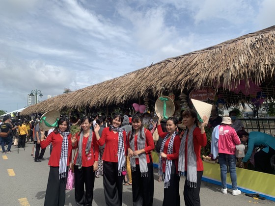 Khai mạc Tuần lễ trái cây “trên bến dưới thuyền” ở quận 8 ảnh 7 Khai mạc Tuần lễ trái cây 'trên bến dưới thuyền' ở quận 8 ảnh 7