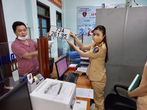 Từ 21-5, người dân đăng ký xe máy, xe ô tô tại cấp xã, phường và huyện, quận ảnh 7 Từ 21-5, người dân đăng ký xe máy, xe ô tô tại cấp xã, phường và huyện, quận ảnh 7