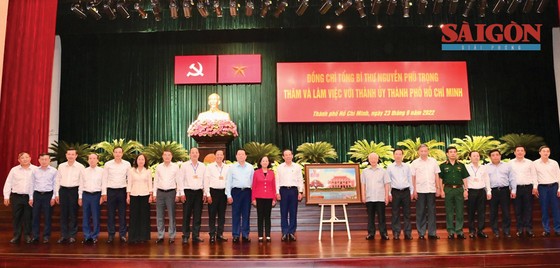 Tổng Bí thư Nguyễn Phú Trọng: Tạo điều kiện tốt nhất để TPHCM phát triển nhanh và bền vững ảnh 6
