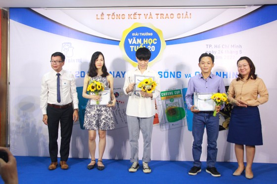 Văn học tuổi 20 lần 7: Tiếp tục không tìm ra giải Nhất ảnh 5 Văn học tuổi 20 lần 7: Tiếp tục không tìm ra giải Nhất ảnh 5
