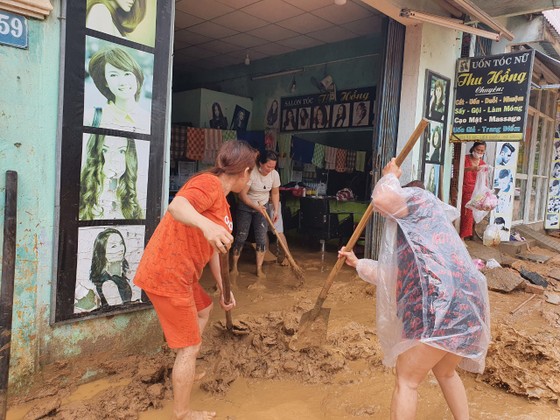 Một số khu vực Đà Nẵng vẫn còn ngập sâu ảnh 6