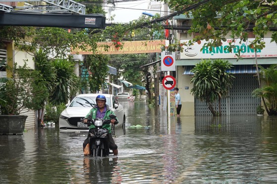 Một số khu vực Đà Nẵng vẫn còn ngập sâu ảnh 3