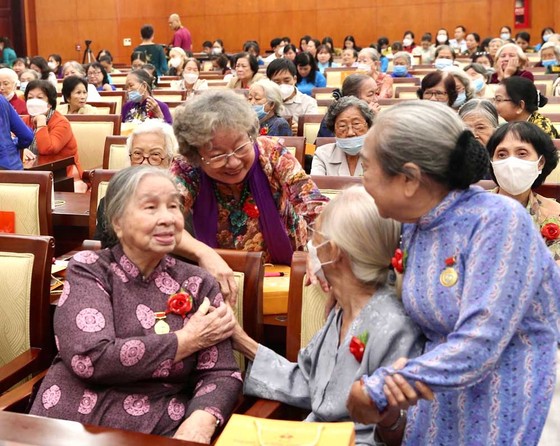 Trọn đời cống hiến ảnh 2