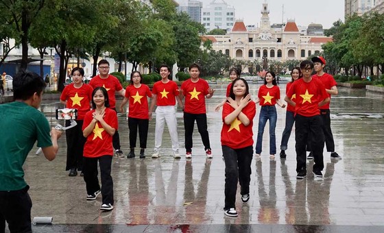 Thêm nhiều phố đi bộ về đêm - Tại sao không?: Hấp dẫn du khách, tăng doanh thu ảnh 1 Thêm nhiều phố đi bộ về đêm - Tại sao không? - Bài 1: Hấp dẫn du khách, tăng doanh thu ảnh 1