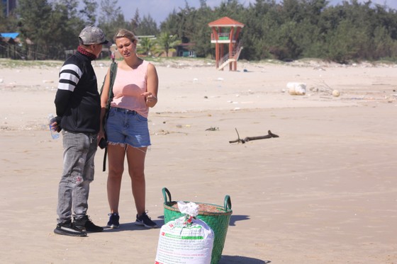 Ngư dân rẽ sóng “săn” hàng tấn ruốc biển mỗi ngày ảnh 14 Ngư dân rẽ sóng 'săn' hàng tấn ruốc biển mỗi ngày ảnh 13