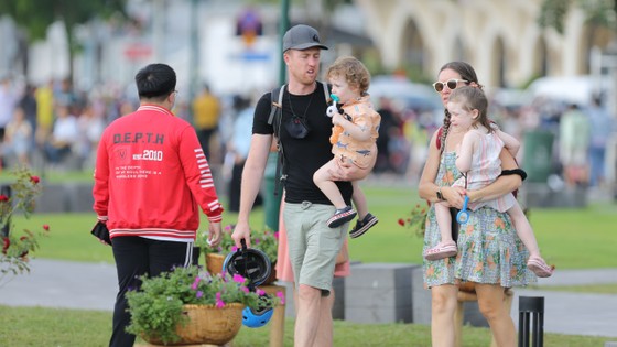 TPHCM: Khinh khí cầu kéo đại kỳ mừng ngày Quốc khánh 2-9 ảnh 21 TPHCM: Khinh khí cầu kéo đại kỳ mừng ngày Quốc khánh 2-9 ảnh 21