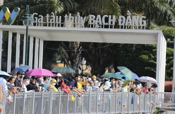 TPHCM: Khinh khí cầu kéo đại kỳ mừng ngày Quốc khánh 2-9 ảnh 20 TPHCM: Khinh khí cầu kéo đại kỳ mừng ngày Quốc khánh 2-9 ảnh 20