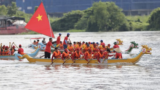 TPHCM: Khinh khí cầu kéo đại kỳ mừng ngày Quốc khánh 2-9 ảnh 15 TPHCM: Khinh khí cầu kéo đại kỳ mừng ngày Quốc khánh 2-9 ảnh 15
