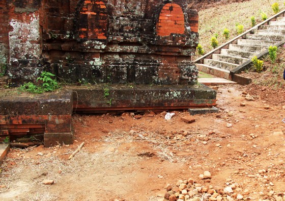 Xây dựng phản cảm, xâm hại di tích tháp cổ gần 1.000 năm tuổi ảnh 3