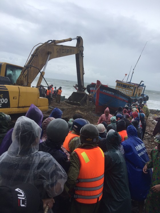 Mưa lớn, lốc xoáy gây thiệt hại nặng nề ven biển Phú Yên, Bình Định ảnh 6