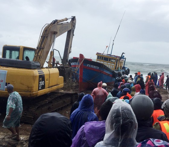 Mưa lớn, lốc xoáy gây thiệt hại nặng nề ven biển Phú Yên, Bình Định ảnh 2