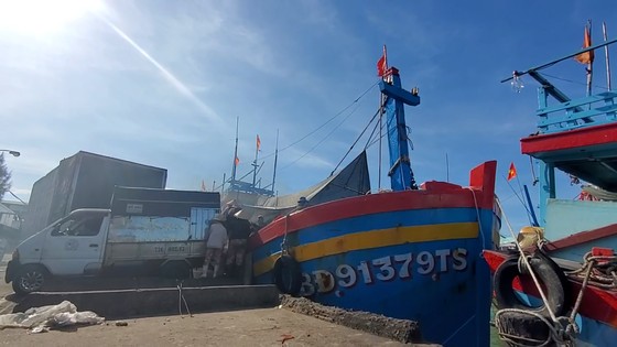 Ngư dân tố bị chèn ép, 'chặt chém' giá dầu ảnh 4