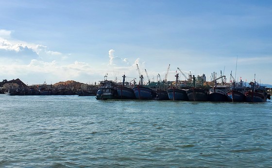 Ngư dân tố bị chèn ép, 'chặt chém' giá dầu ảnh 1