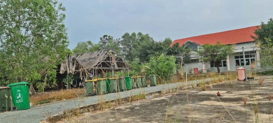 Lâm viên thanh niên hoang tàn, đầy rác thải y tế ảnh 5 Lâm viên thanh niên hoang tàn, đầy rác thải y tế ảnh 4
