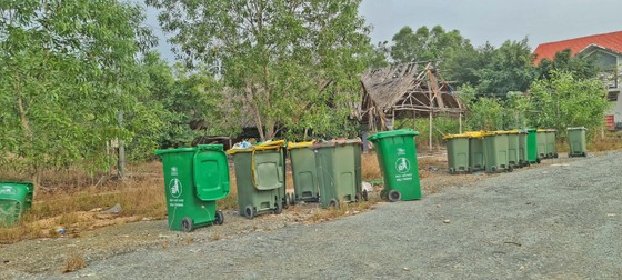 Lâm viên thanh niên hoang tàn, đầy rác thải y tế ảnh 6 Lâm viên thanh niên hoang tàn, đầy rác thải y tế ảnh 5