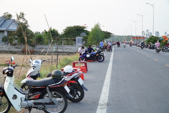 Xuống ruộng uống cà phê, xem thả diều cần đảm bảo an toàn ảnh 1 Xuống ruộng uống cà phê, xem thả diều cần đảm bảo an toàn ảnh 1