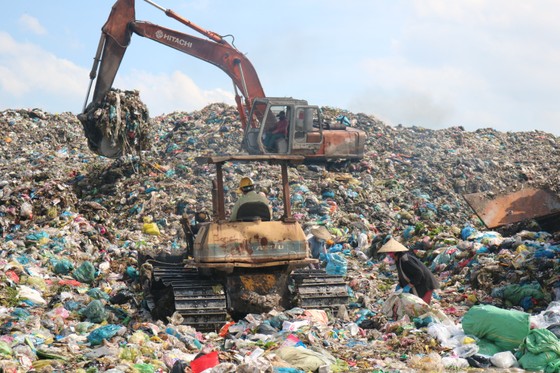 Vĩnh Long: 10 năm nữa sẽ hết chỗ chôn lấp rác thải ảnh 1 Vĩnh Long: 10 năm nữa sẽ hết chỗ chôn lấp rác thải ảnh 1