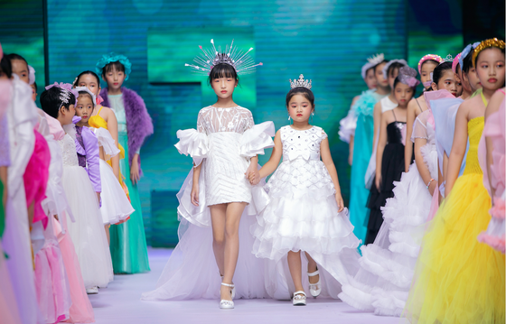 Ý nghĩa, mãn nhãn cùng Tuần lễ Thời trang trẻ em Việt Nam 2022 ảnh 13 Ý nghĩa, mãn nhãn cùng Tuần lễ Thời trang trẻ em Việt Nam 2022 ảnh 13