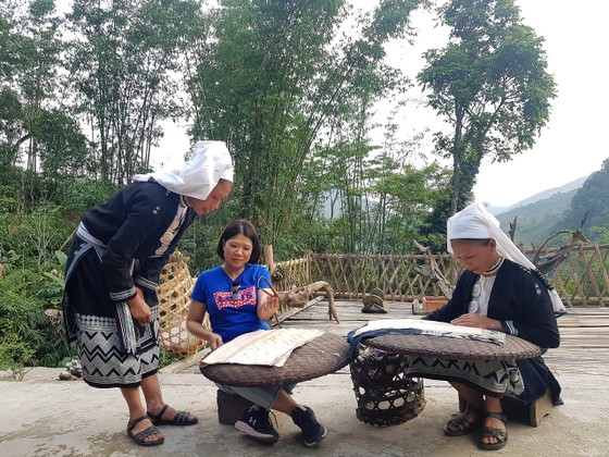 Khám phá kỹ thuật in sáp ong khoái độc đáo của người dân Hoài Khao - Cao Bằng ảnh 5 Khám phá kỹ thuật in sáp ong khoái độc đáo của người dân Hoài Khao - Cao Bằng ảnh 5