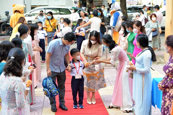 TPHCM: Hơn 1 triệu học sinh nô nức đón ngày tựu trường ảnh 2 TPHCM: Hơn 1 triệu học sinh nô nức đón ngày tựu trường ảnh 1