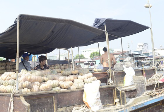 Dân thương hồ giữa vòng vây xăng dầu ảnh 3